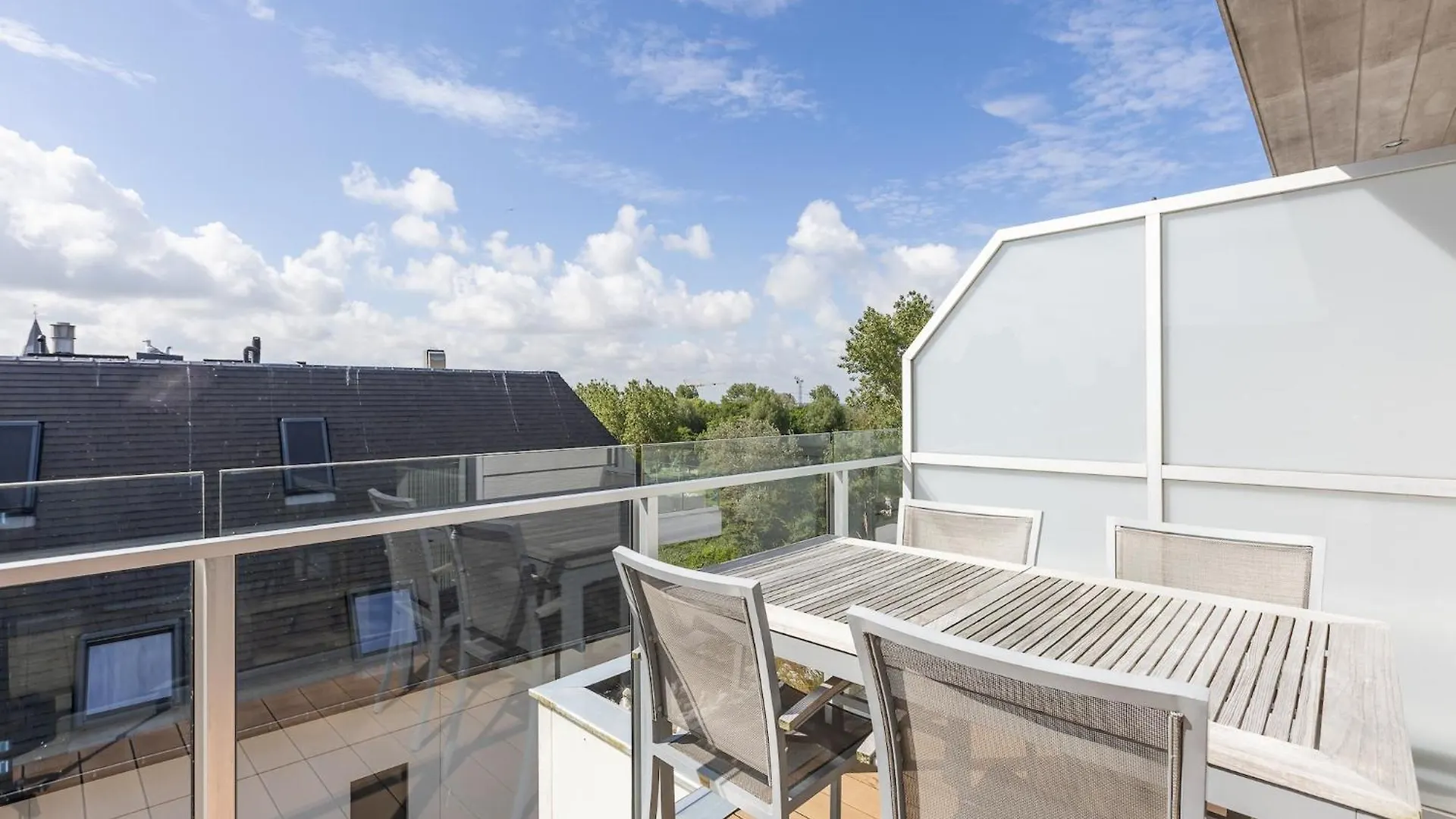 Sunny Apartment With Open Terrace Middelkerke