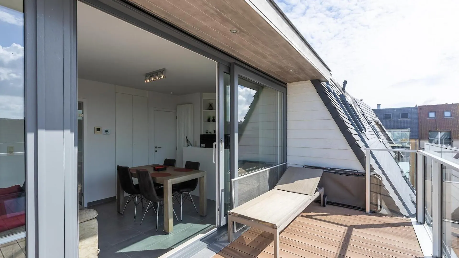Sunny Apartment With Open Terrace Middelkerke